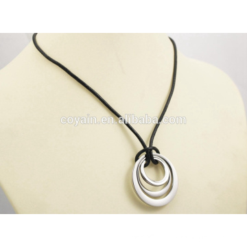 Collier en forme de pendentif en acier inoxydable fait main